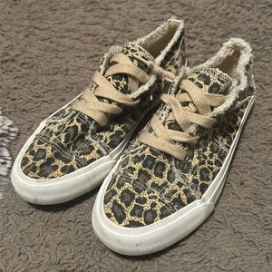 Blowfish Leopard print Sherpa lined slip ons, barely worn